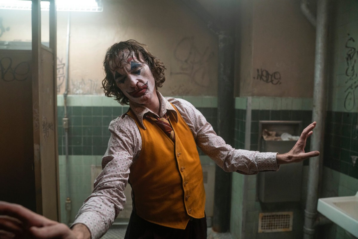 Joker menari pada salah satu scene